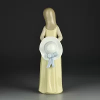 Винтажная фарфоровая статуэтка Испания Девочка с шляпой Lladro 5006 Naughty Girl With Straw Hat