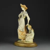 Винтажная статуэтка Мама и дочь с книгой Италия Capodimonte