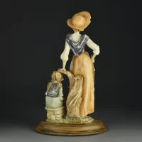 Винтажная статуэтка Мама и дочь с книгой Италия Capodimonte
