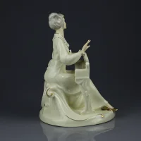 Винтажная фарфоровая статуэтка Дама за клавесином Англия Royal Doulton HN2756 Musicale