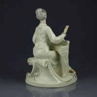 Винтажная фарфоровая статуэтка Дама за клавесином Англия Royal Doulton HN2756 Musicale