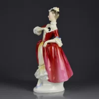 Винтажная фарфоровая статуэтка Дама с маской Маскарад Англия Royal Doulton 2259 Masquerade