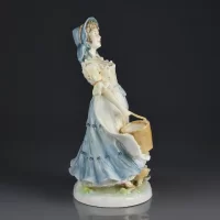 Винтажная фарфоровая статуэтка Молочница Котёнок Англия Royal Worcester Old Country Ways The Milkmaid