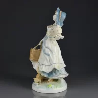 Винтажная фарфоровая статуэтка Молочница Котёнок Англия Royal Worcester Old Country Ways The Milkmaid