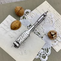 Винтажный английский орехокол