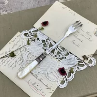 Винтажная английская вилка с перламутровой рукоятью для огурцов Pickle Fork
