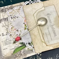 Антикварные английские кофейные ложки с кофейным зерном на держале кораллового цвета