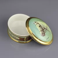 Шкатулка винтажная фарфоровая Лошадь Англия Danbury Mint Great Racehorses Desert Orchid
