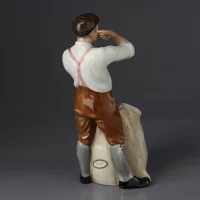 Винтажная фарфоровая статуэтка Фермер с мешком ячменя Англия Royal Doulton 3195 Farmer