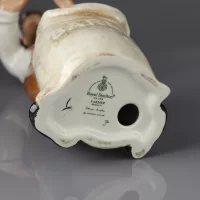 Винтажная фарфоровая статуэтка Фермер с мешком ячменя Англия Royal Doulton 3195 Farmer