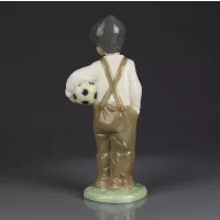 Винтажная фарфоровая статуэтка Мальчик Футболист Lladro NAO 1068 Wanna Play