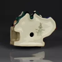 Винтажная фарфоровая статуэтка Бабушка Шелка и ленты Англия Royal Doulton Silks and Ribbons