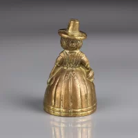 Колокольчик винтажный латунный Англия Дама в шляпе с корзиной