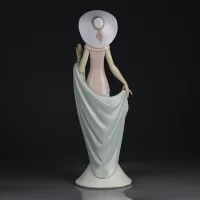 Винтажная фарфоровая статуэтка Испания Дама в шляпе Lladro 6213 Lady of Nice