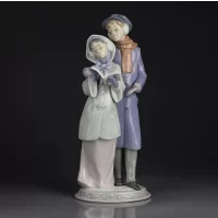 Винтажная фарфоровая статуэтка Рождество Девушка и юноша Lladro 6128 Christmas Melodies
