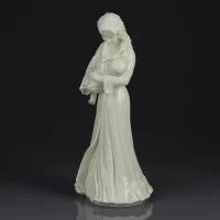 Винтажная фарфоровая статуэтка Мать с ребёнком на руках Англия Royal Worcester Sweet Dreams
