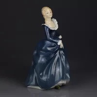 Винтажная фарфоровая статуэтка Англия Девушка Дама Royal Doulton 2334 Fragrance