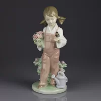 Винтажная фарфоровая статуэтка Девочка с птицей, цветами и лейкой Lladro 5217 Spring