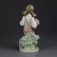 Винтажная фарфоровая статуэтка Девочка с птицей, цветами и лейкой Lladro 5217 Spring