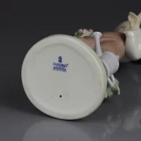 Винтажная фарфоровая статуэтка Девочка с птицей, цветами и лейкой Lladro 5217 Spring