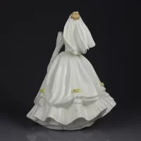 Винтажная английская фарфоровая статуэтка Невеста Royal Doulton 3284 Bride