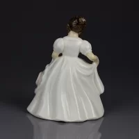 Винтажная фарфоровая статуэтка Девочка Аманда Англия Royal Doulton 3635 Amanda