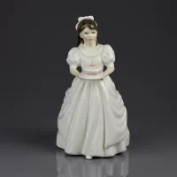 Винтажная фарфоровая статуэтка Девочка с тортом Англия Royal Doulton 3423 Birthday Girl