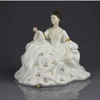 Винтажная фарфоровая статуэтка Англия Royal Doulton 2339 My Love Дама с розой на ладони