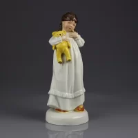 Винтажная фарфоровая статуэтка Девочка с мишкой Англия Royal Doulton 2966 And So To Bed