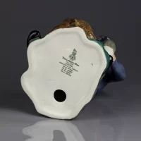 Винтажная фарфоровая статуэтка Рыбак Ловец лобстеров Англия Royal Doulton 2317 Lobster Man