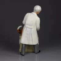 Винтажная фарфоровая статуэтка Англия Royal Doulton 2731 Thanks Doc Ветеринар с собакой