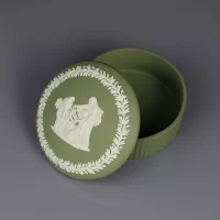 Винтажная английская шкатулка Купидон Оракул Веджвуд Wedgwood Green Jasperware Cupid as Oracle