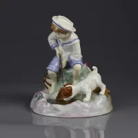 Винтажная фарфоровая статуэтка Мальчик с сочком и собакой Англия Royal Doulton Childhood Memories Caught One