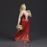 Винтажная фарфоровая статуэтка Англия Royal Doulton 3755 Strolling Дама в красном платье со шляпкой