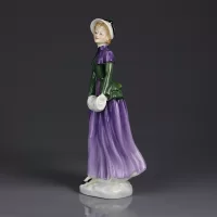 Винтажная английская фарфоровая статуэтка Девушка в фиолетовом с муфтой Royal Doulton 2745 Florence