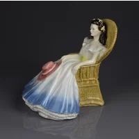 Винтажная английская фарфоровая статуэтка Дама в кресле со шляпкой Royal Doulton 3273 Annabel