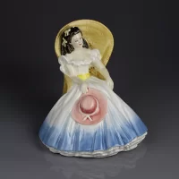 Винтажная английская фарфоровая статуэтка Дама в кресле со шляпкой Royal Doulton 3273 Annabel