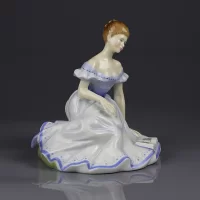 Винтажная английская фарфоровая статуэтка Дама с книгой Royal Doulton 2788 Marjorie