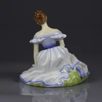 Винтажная английская фарфоровая статуэтка Дама с книгой Royal Doulton 2788 Marjorie