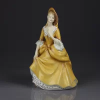 Винтажная английская фарфоровая статуэтка Дама в шляпке Royal Doulton 2275 Sandra