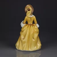 Винтажная английская фарфоровая статуэтка Дама в шляпке Royal Doulton 2275 Sandra