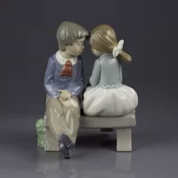 Винтажная фарфоровая статуэтка Первая любовь Пара на лавке Lladro NAO 1136 First Love