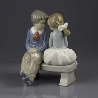Винтажная фарфоровая статуэтка Первая любовь Пара на лавке Lladro NAO 1136 First Love