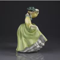 Винтажная английская фарфоровая статуэтка Девушка в зелёном платье Royal Doulton 2309 Buttercup