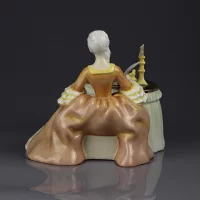 Винтажная английская фарфоровая статуэтка Дама пишет пером Royal Doulton 2330 Meditation