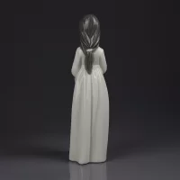 Винтажная фарфоровая статуэтка Девочка с куклой Lladro NAO New Doll
