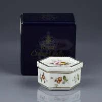 Винтажная фарфоровая шкатулка Royal Crown Derby Posies Англия 1995 год