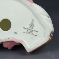 Винтажная фарфоровая статуэтка Англия Royal Doulton HN2059 Bedtime Story Мама читает книгу детям