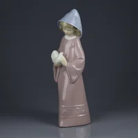 Винтажная фарфоровая статуэтка Девочка с голубем Lladro NAO Caressing Dove
