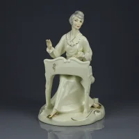 Винтажная фарфоровая статуэтка Дама за клавесином Англия Royal Doulton HN2756 Musicale
